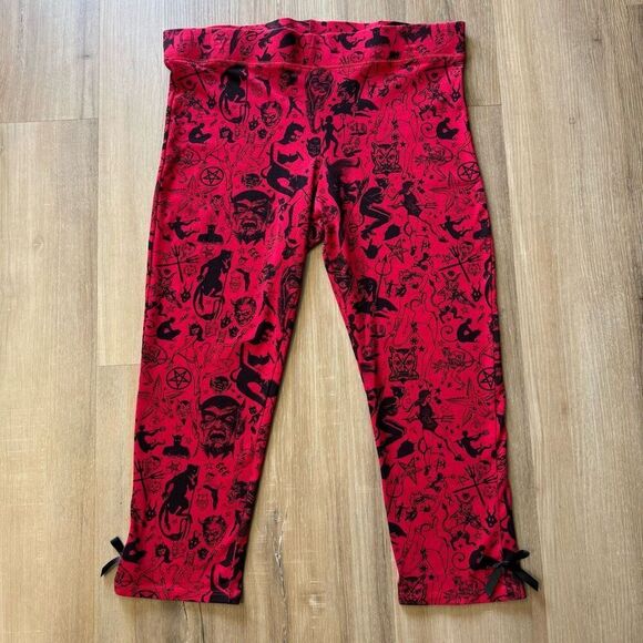 Kreepsville 666 The Devil Made Me Do It Women’s Red Capri Pants Size XXL Goth - Picture 1 of 5